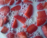 Foto del paso 5 de la receta: Fresas con leche y naranja