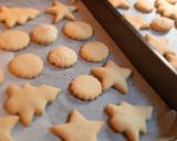 Foto del passaggio 2 della ricetta Frollini al limone natalizi