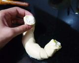 A picture of step 4 of Chicken Ring Samosa.