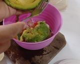 Foto langkah ke 3 dari resep Avocado toast mix Guacamole.