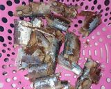 Foto langkah ke 1 dari resep Tumis ikan asin.