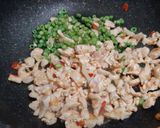 รูปขั้นตอนการทำที่ 2 ของ ผัดกะเพราไก่