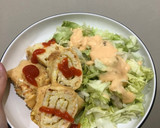 Foto langkah ke 3 dari resep TELUR GULUNG NASI DENGAN SALAD (rice egg roll with salad) by irre_desirre.