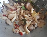Foto langkah ke 2 dari resep Cah Jamur Bakso Saus Lada Hitam.