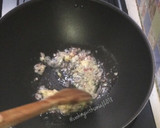 Foto langkah ke 2 dari resep Tumis Cumi Asin dan Otak-Otak (serba iris).