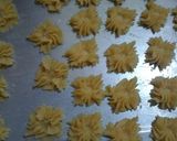 Foto langkah ke 4 dari resep Kue mawar.