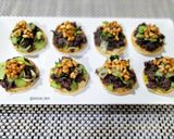 Foto del paso 6 de la receta: Canapés de morcilla con pak choi y piñones a la miel