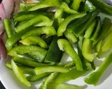 मटर कैप्सिकम करी विथ मक्का पूरी (Green Peas Capsicum Curry with Makka Poori) रेसिपी चरण 1 फोटो