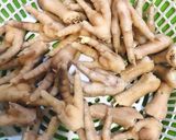 Hình bước làm 1 của món Chân gà chiên mắm tỏi