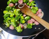 Foto langkah ke 3 dari resep Ca Brokoli Sosis.