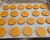 Foto del paso 7 de la receta Galletas de turrón bañadas en chocolate blanco