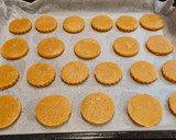 Foto del paso 7 de la receta: Galletas de turrón bañadas en chocolate blanco