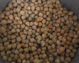 Foto del paso 1 de la receta: Guiso de garbanzos con pollo
