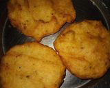 A picture of step 4 of Dahi Bhalla Chaat.