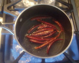 Foto del paso 2 de la receta: Salsa Yesi. (Salsa de jitomates y chiles de árbol)