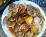 Foto langkah ke 2 dari resep Kerang kapah masak sambal goreng basah.