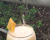 A picture of step 2 of Mango shake.