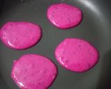 Foto langkah ke 2 dari resep Pancake buah naga.