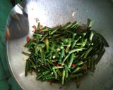 Foto langkah ke 5 dari resep Tumis kacang panjang tempe gembus.