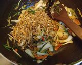 Foto langkah ke 4 dari resep Tumis Lokio & Teri (Memori Resep Pertamaku).