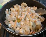 Foto del paso 4 de la receta: Camarones en salsa roja y mantequilla