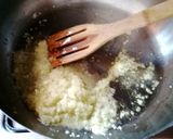 Foto del passaggio 2 della ricetta Seppie, piselli e patate
