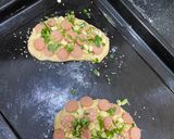Hình bước làm 3 của món Bánh mì xúc xích topping bắp, hành lá, chà bông