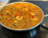 Foto del paso 4 de la receta: Arroz con alcachofas y gambas en sartén