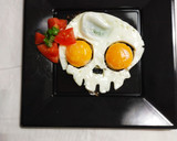 Foto del paso 4 de la receta: Calavera de huevos Halloween 🍳💀🍳