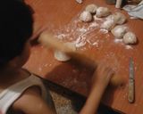 Foto del paso 2 de la receta: Pan de pita, "con ayudante especial"