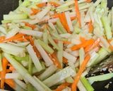 Foto langkah ke 3 dari resep Cah Udang Labu Siam dan Wortel.