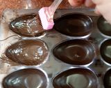 A picture of step 2 of Easter Egg Pinata Chocolate.
