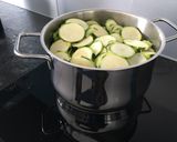 Une image de l'étape 1 de Lasagnes aux courgettes champignons et ricotta (façon Maman Tambouille).