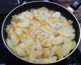 A picture of step 4 of Tortilla Espanola (Spanish Omelette).