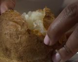 બેક્ડ પોટેટો (Baked Potato Recipe in Gujarati) રેસીપી સ્ટેપ4ફોટો