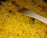 Foto del paso 3 de la receta: Fideuà de ajo negro