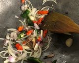Foto langkah ke 3 dari resep Tumis Ikan Pindang Tongkol Suwir.