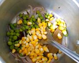कॉर्न-मटार पुलाव (Corn Matar Pulao Recipe In Marathi) रेसिपी स्टेप 2 फोटो