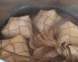 Foto langkah ke 2 dari resep Ketupat Empuk Super Kilat.