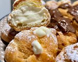 Foto del passaggio 5 della ricetta Bignè con crema chantilly e cuoricino di liquore al caffè ☕️