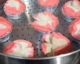Foto langkah ke 4 dari resep Bolu Kukus Merah Putih.