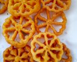 Foto langkah ke 4 dari resep Kue kembang Goyang.