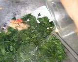 Foto langkah ke 3 dari resep Tumis daun singkong + ikan asin.