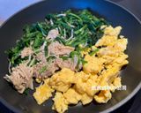 A picture of step 9 of Spinach and Enoki Mushrooms with Eggs.