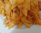 Foto del paso 3 de la receta: Fideos canutos con salsa roja y atún