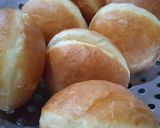 Foto langkah ke 6 dari resep Donat bomboloni no ribet empuk montok enak.
