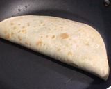 Foto langkah ke 5 dari resep Kebab Lipat Isi Telur & Keju.