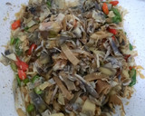 Foto langkah ke 3 dari resep Tumis Jantung Pisang Pedas.