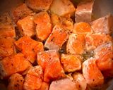Hình bước làm 5 của món Salad Cá Hồi Sốt Trứng, Tôm Khô