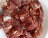 Foto del paso 1 de la receta: Fricasé de Carne con Vainitas, Arvejas, Zanahoria y Papas Fritas